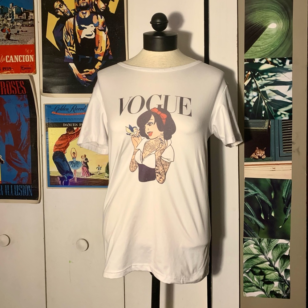 Emo Disney Snow White Vogue T-Shirt (White)
Fits M-L